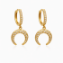 AC-0462 BRINCO BANHADO A OURO 18K COM ARGOLA CRAVEJADA E PINGENTE EM FORMATO DE MEIA-LUA