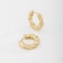 AC-0782 -BRINCO BANHADO A OURO 18K DE ARGOLA COM DESIGN TORCIDO
