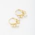 AC-0872 BRINCO BANHADO A OURO 18K COM ARGOLA E PINGENTES DE PÉROLAS 4 MM E ESFERAS LISAS