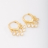 AC-0873 BRINCO ARGOLINHA BANHADO A OURO 18K COM DESIGN MODERNO E PINGENTES