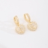 AC-1024 BRINCO ARGOLINHA CLICK BANHADO A OURO 18K COM PINGENTE DE CORAÇÃO CRAVEJADO EM ZIRCÔNIAS E DETALHE DE CRUZ 