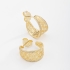 AGL-00078 BRINCO BANHADO A OURO 18K EM FORMATO DE ARGOLA LARGA COM DETALHES VAZADOS E FILEIRA DE ZIRCÔNIAS