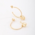 AGL-00240 BRINCO BANHADO A OURO 18K EM FORMATO DE ARGOLA COM PINGENTE EM CORAÇÃO