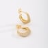 AGX-00019 -BRINCO BANHADO A OURO 18K DE ARGOLA COM DESIGN CURVADO