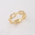 AN-01885 ANEL BANHADO A OURO 18K COM DESIGN EM ELOS ENTRELAÇADOS CRAVEJADOS