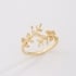 AN-01922 ANEL BANHADO A OURO 18K COM DESIGN FLORAL E DETALHES CRAVEJADOS