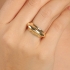 AN-01926 ANEL BANHADO A OURO 18K COM DESIGN LISO E ACABAMENTO POLIDO