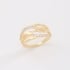 AN-01935 ANEL BANHADO A OURO 18K COM DESIGN ENTRELAÇADO E DETALHES EM ZIRCÔNIAS