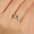 AN-01942 ANEL BANHADO A OURO 18K COM DESIGN ORGÂNICO E DETALHES CRAVEJADOS