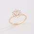AN-01988 ANEL BANHADO A OURO 18K COM PEDRA CENTRAL E DETALHES AO REDOR CRAVEJADOS