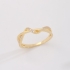 AN-02002 ANEL BANHADO A OURO 18K COM DESIGN ENTRELAÇADO E DETALHES CRAVEJADOS