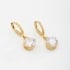 AQ-00022 BRINCO BANHADO A OURO 18K EM FORMATO DE ARGOLA COM PINGENTE DE ZIRCÔNIA