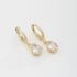 AQ-00034 BRINCO BANHADO A OURO 18K EM FORMATO DE ARGOLA COM PINGENTE DE ZIRCÔNIA EM GOTA
