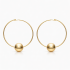 AQ-00132 BRINCO BANHADO A OURO 18K EM FORMATO DE ARGOLA COM ESFERA CENTRAL