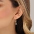 AQ-00158 BRINCO ARGOLA BANHADO A OURO 18K COM PINGENTES EM CORRENTE E ZIRCÔNIAS