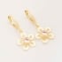 AQ-00214 BRINCO ARGOLA BANHADO A OURO 18K COM PINGENTE EM FORMATO DE FLOR E ZIRCÔNIA
