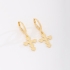 AQ-00217 BRINCO ARGOLA CLICK BANHADO A OURO 18K COM PINGENTE EM FORMATO DE CRUZ