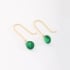 AQ-00251 BRINCO ESTILO GANCHO BANHADO A OURO 18K COM PINGENTE DE PEDRA OVAL