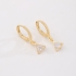 AQ-00269 ARGOLA COM PINGENTE TRIANGULAR EM ZIRCÔNIA
