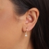 AQ-00269 ARGOLA COM PINGENTE TRIANGULAR EM ZIRCÔNIA