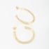 AT-00034 BRINCO BANHADO A OURO 18K EM FORMATO DE ARGOLA COM DESIGN RETANGULAR