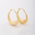 AT-00102 BRINCO BANHADO A OURO 18K EM FORMATO DE ARGOLA GOTA COM DESIGN VOLUMOSO