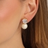 BR-00015-BRINCO DUPLA FACE COM ZIRCÔNIA E PÉROLA SHELL