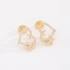 BR-00719 BRINCO BANHADO A OURO 18K CORAÇÃO VAZADO COM DETALHES EM FLOR CRAVEJADA
