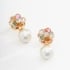 BR-00822 BRINCO BANHADO A OURO 18K COM DESIGN EM FLOR CRAVEJADA EM PEDRAS E PÉROLA PENDENTE