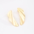 BR-00830 BRINCO BANHADO A OURO 18K COM DESIGN ORGÂNICO 