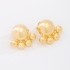 BR-01114 BRINCO BANHADO A OURO 18K COM DESIGN EM BOLA CENTRAL E DETALHES EM MINI ESFERAS.