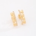 BR-01236 BRINCO BANHADO A OURO 18K MODELO EAR HOOK COM DESIGN EM CORAÇÕES