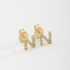 BR-01583 BRINCO BANHADO A OURO 18K EM FORMATO DE LETRA CRAVEJADO EM ZIRCÔNIAS