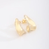 BR-01623-BRINCO BANHADO A OURO 18K COM DESIGN ORGÂNICO