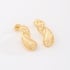 BR-02085 BRINCO BANHADO A OURO 18K COM DESIGN VAZADO EM FORMATO ORGÂNICO