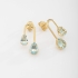 BR-02174 BRINCO BANHADO A OURO 18K COM DESIGN MODERNO E PEDRAS EM FORMATO DE GOTA.