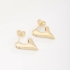 BR-02687-BRINCO BANHADO A OURO 18K COM DESIGN ORGÂNICO EM FORMATO DE CORAÇÃO