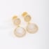 BR-02808 BRINCO BANHADO A OURO 18K COM PEDRA PEROLADA E DETALHES CRAVEJADOS
