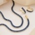 BR-02871 BRINCO BANHADO A OURO 18K EM FORMATO DE ARGOLA COM ZIRCONIAS EM CORTE BAGUETE