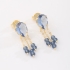 BR-02990 BRINCO BANHADO A OURO 18K COM PEDRA LAPIDADA EM FORMATO DE GOTA E DETALHES EM CRISTAIS PENDENTES