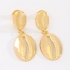 BR-03027 BRINCO BANHADO A OURO 18K COM DESIGN DE CONCHA ESTILIZADA