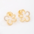 BR-03081 BRINCO BANHADO A OURO 18K COM DESIGN ORGÂNICO EM FORMATO FLUIDO E CONTEMPORÂNEO