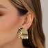 BR-03124 BRINCO BANHADO A OURO 18K COM DESIGN ORGÂNICO.