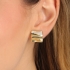 BR-03134 BRINCO BANHADO A OURO 18K COM DESIGN RETANGULAR E DETALHES CRAVEJADOS EM ZIRCÔNIAS