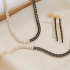 BR-02278 BRINCO BANHADO A OURO 18K COM DESIGN ALONGADO E DUPLO