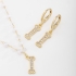CI-00021 CONJUNTO COM PÉROLAS E PINGENTES EM MICRO ZIRCÔNIAS COLORIDAS