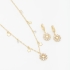 CJ-00137 CONJUNTO BANHADO A OURO 18K COM COLAR E BRINCOS COM PINGENTE EM FORMATO DE ESTRELA CRAVEJADA EM ZIRCÔNIAS.