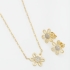 CJ-00222 CONJUNTO COM DESIGN  DE FLOR EM ZIRCÔNIAS
