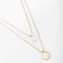 GR-01242 COLAR DUPLO BANHADO A OURO 18K COM PINGENTE DE CONCHA E DETALHE EM PÉROLA