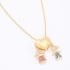 GR-01364 COLAR BANHADO A OURO 18K COM PINGENTE DE MENINO E MENINA CRAVEJADOS.